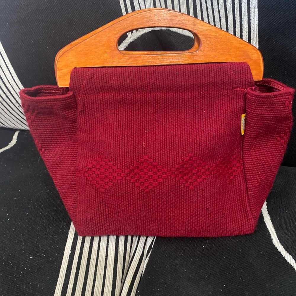 Artesanias Mr Pinzon Mexico Boho Chic Burgundy Knit Tote with Wooden Handle